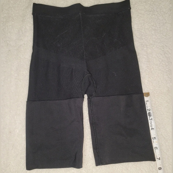 0147. NWOT~ Black Fushia ~ Shapewear Bottoms ~ Double Thigh Control ~ EZ 2 Wear - Picture 2 of 6